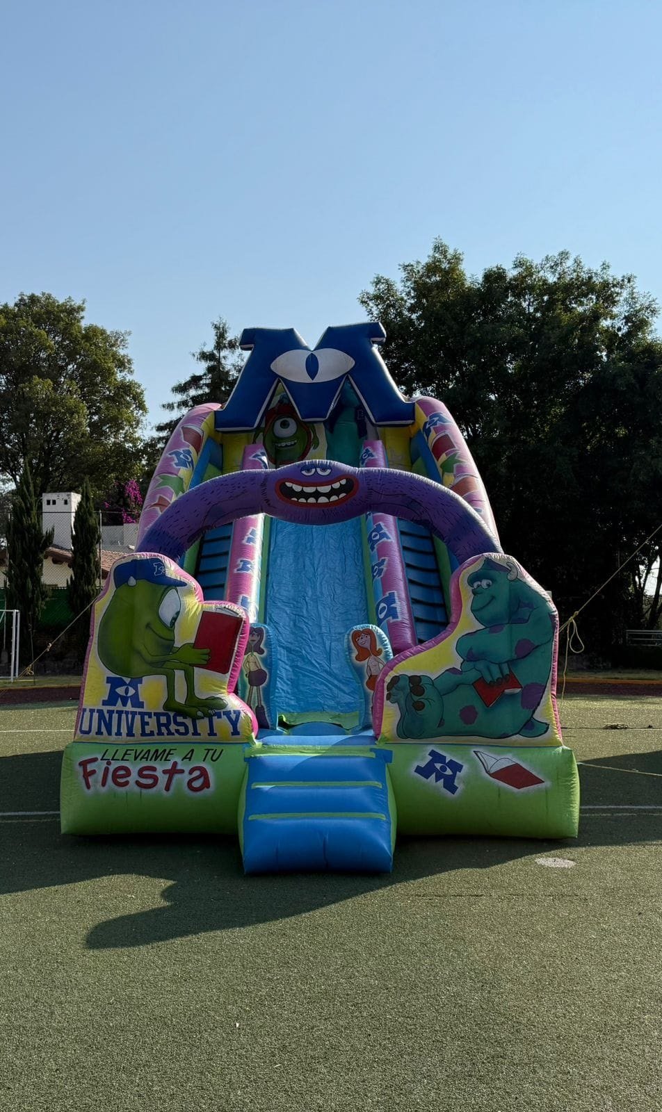 inflabe monster inc grande